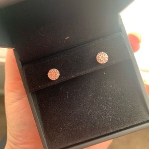 1/4 CT. Diamond stud earrings in white gold